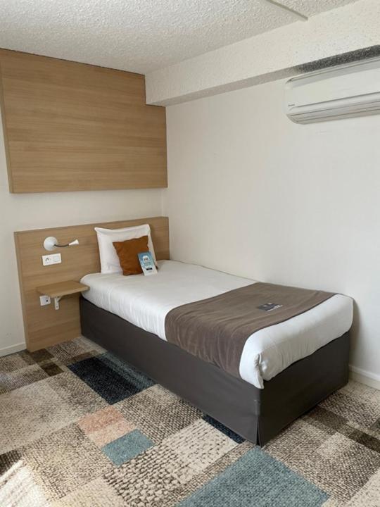 Room, Single