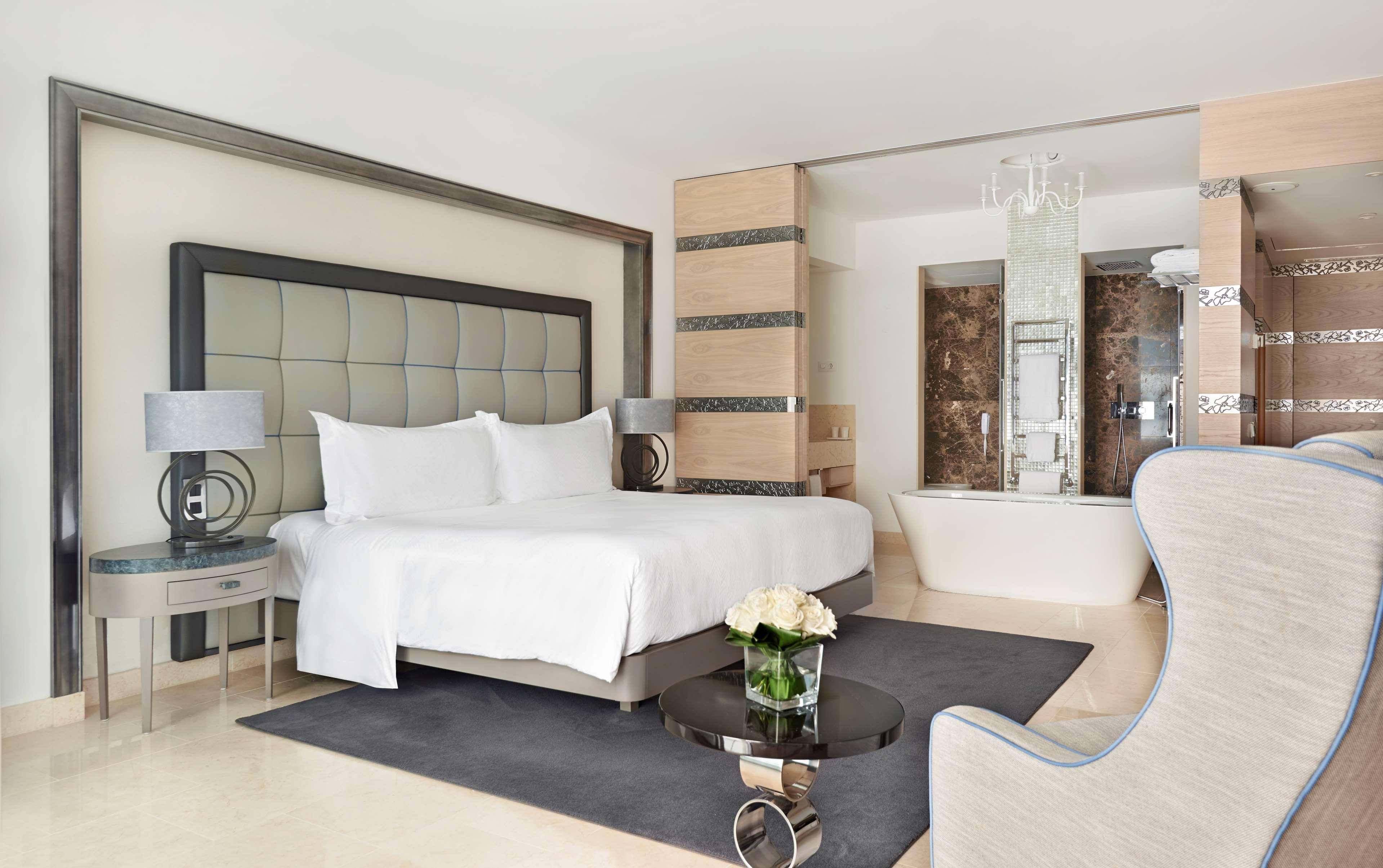 Deluxe, Double Bed, Pool View