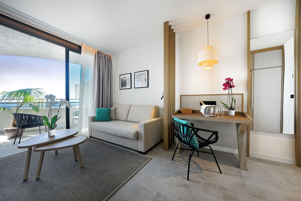 HOVIMA Suites Costa Adeje 38/64
