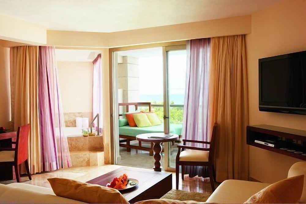 Philoxenia Hotel 29/35