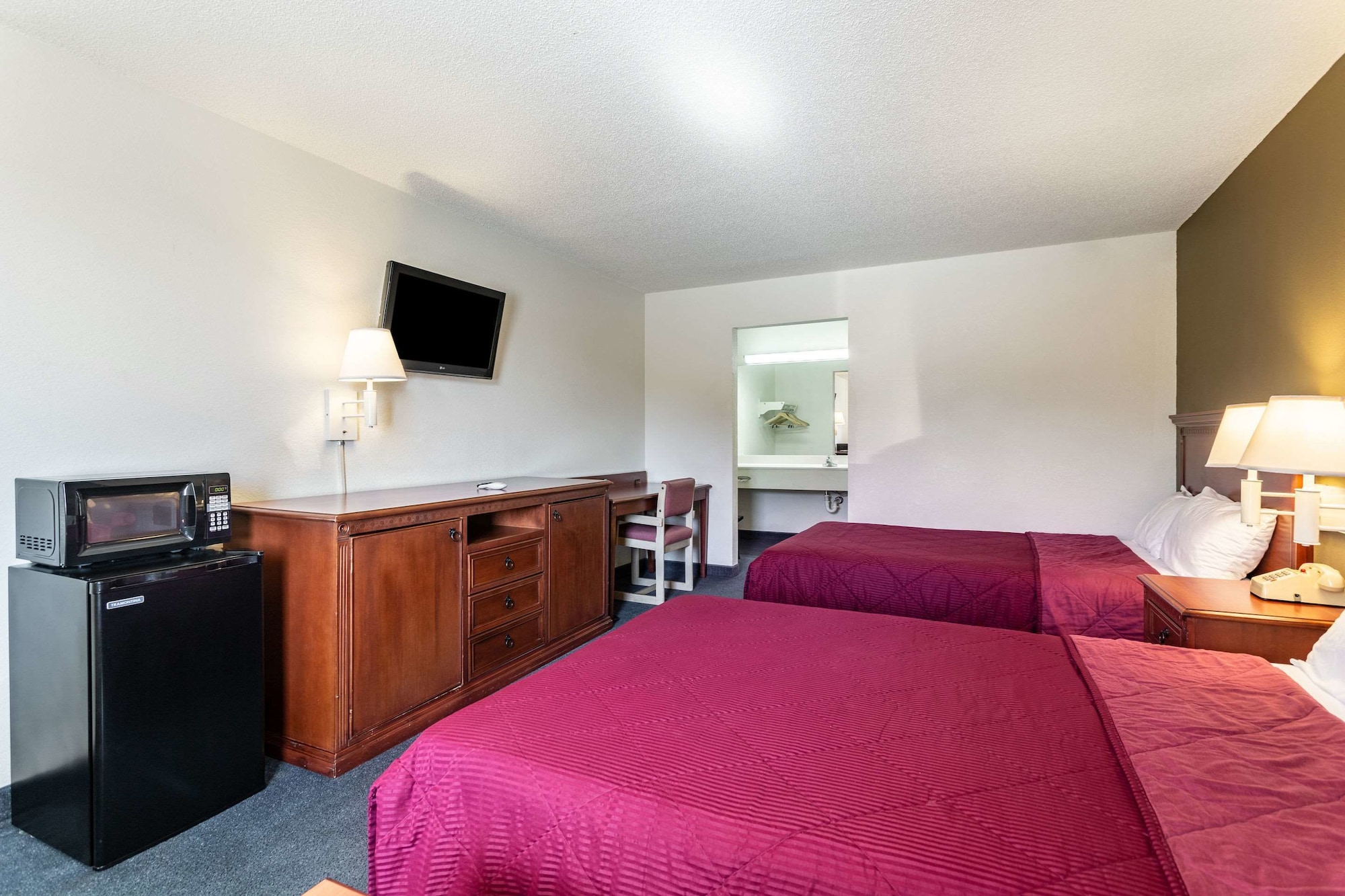 غرفة قياسية بسريرين مزدوجين، Rodeway Inn Ardmore I-65 6/10