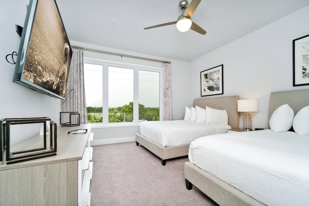 4 Bedrooms, Condo, Luxury, 1 King and 2 Queen Beds, Two Story, Pool Access
