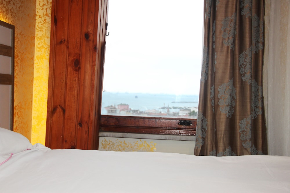 Theodian Hotel 32/74