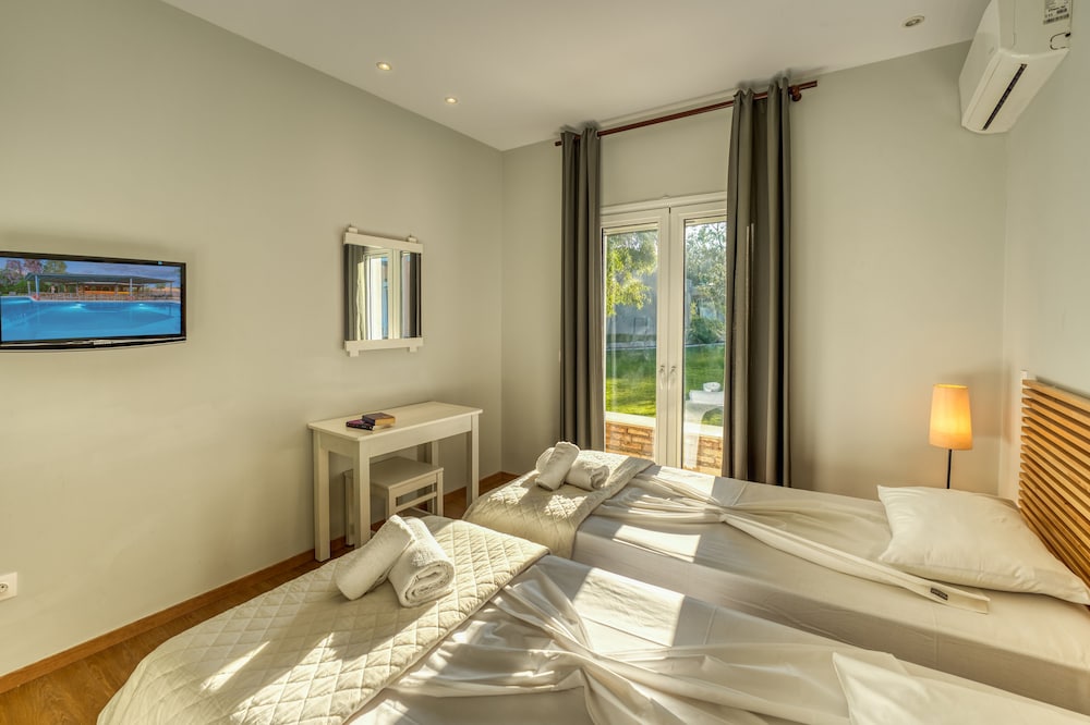 Folies Corfu Hotel Apartments 13/50