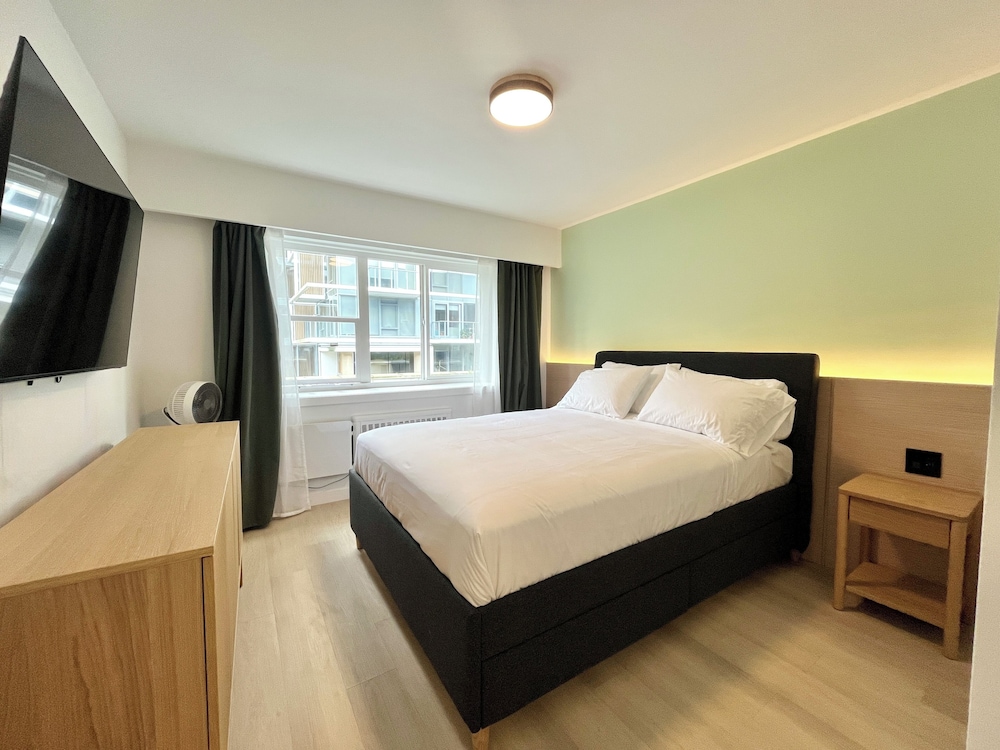 English Bay Hotel 16/62