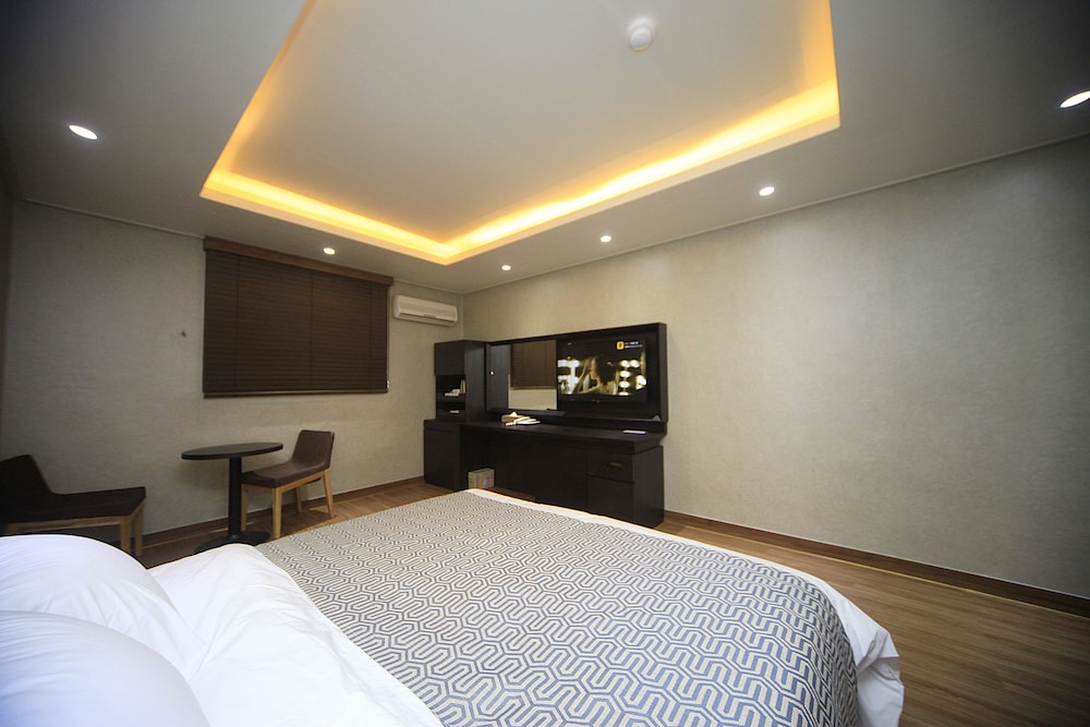 I-Check Hyunjin Hotel 36/67