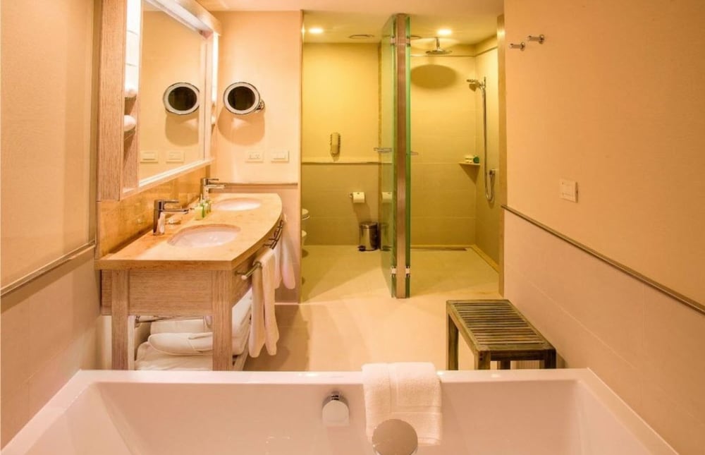 Standard, King Bed, Arakur Ushuaia Resort and Spa 3/3