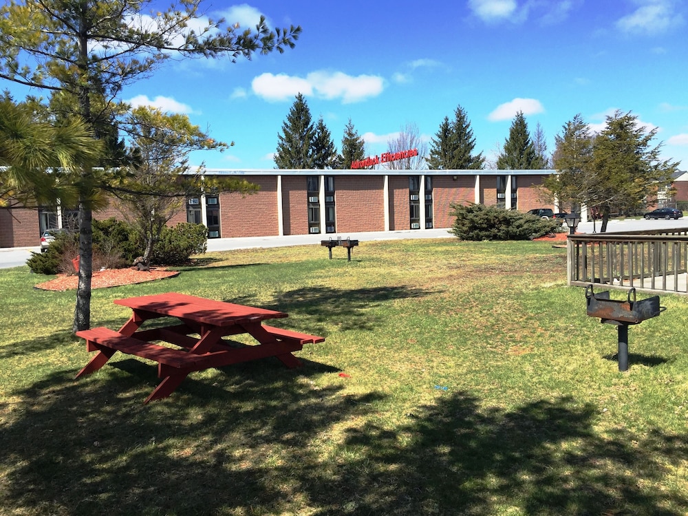 Adirondack Efficiencies Ex Econo Lodge Watertown 35/43