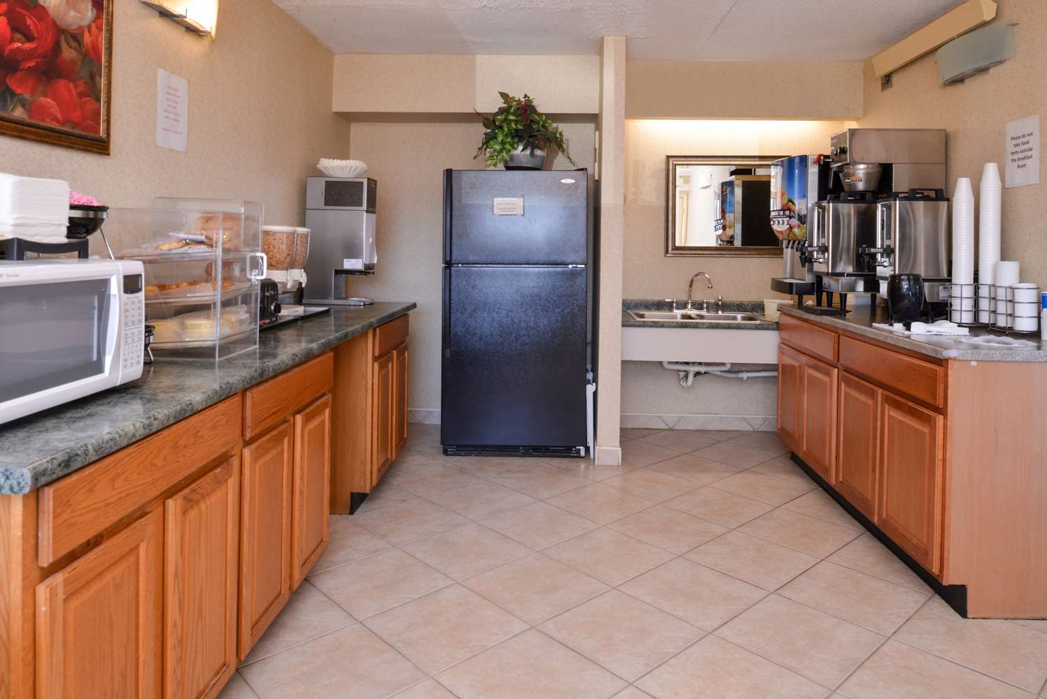 Americas Best Value Inn Pittsburgh Airport 13/36