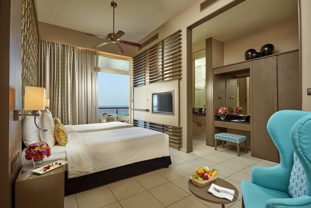 Superior, Deluxe, Twin Beds
