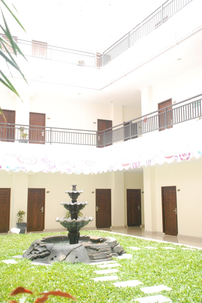 Avon s Residence 22/25