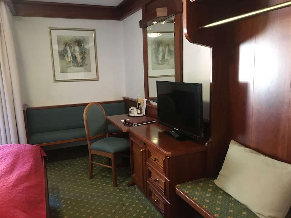 Tyrolis Hotel 42/69