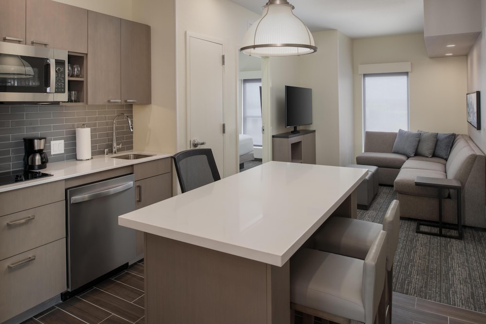 Hyatt House Fresno/Campus Pointe 30/50