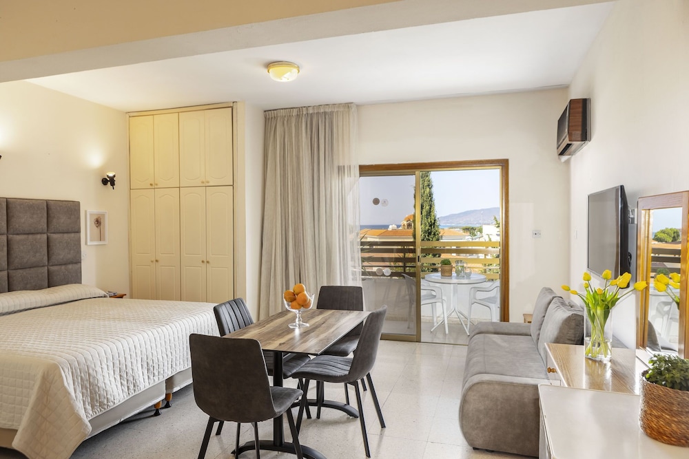 Stephanos Hotel Apartments 33/47