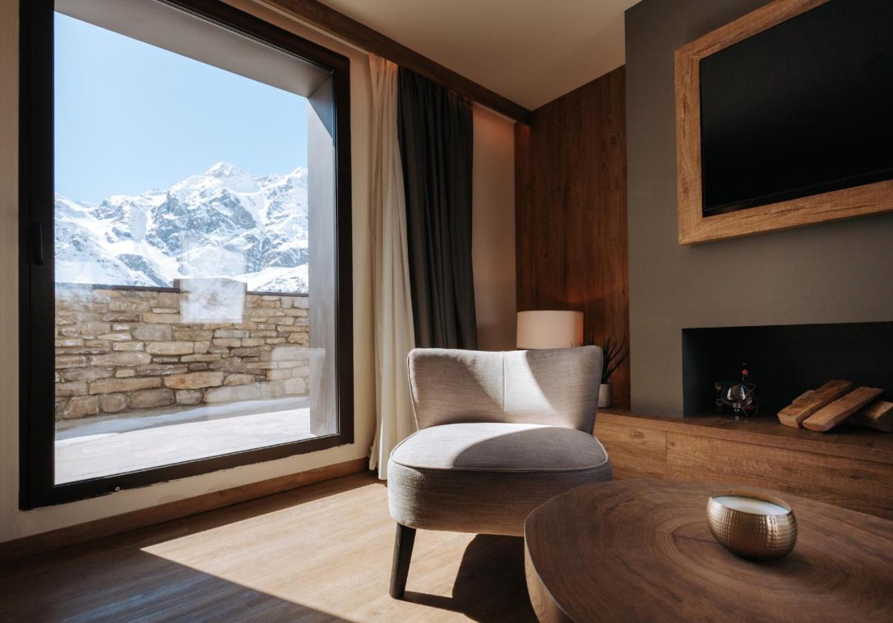 Executive, Suite