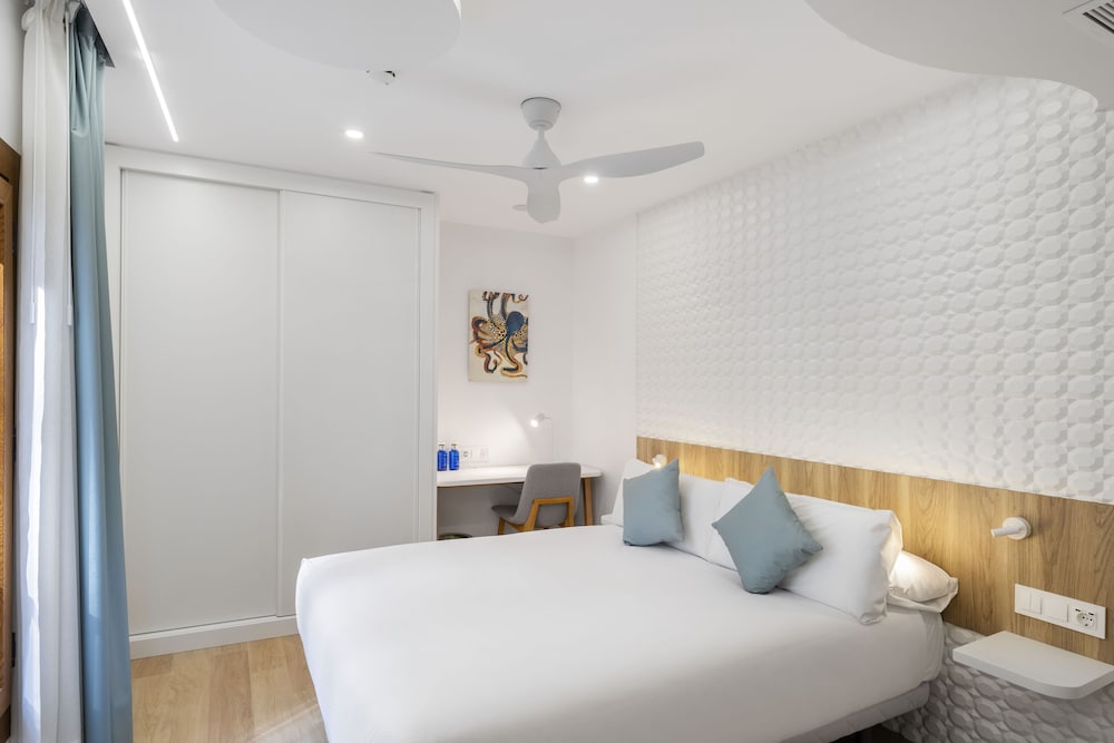 Roof Top, Standard, Single, Double Bed, Pool Access