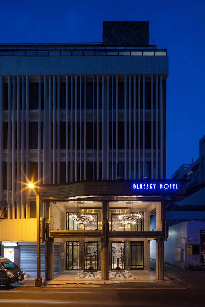 BlueSky Hotel 4/74