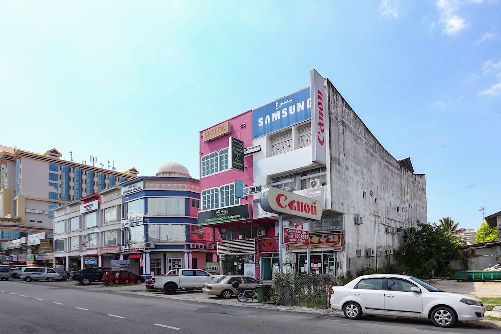 SPOT ON 89796 D'noor Budget Inn 25/27