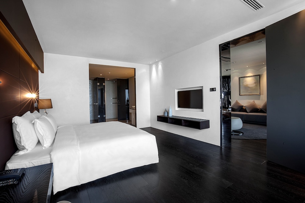 O Hotel 14/67