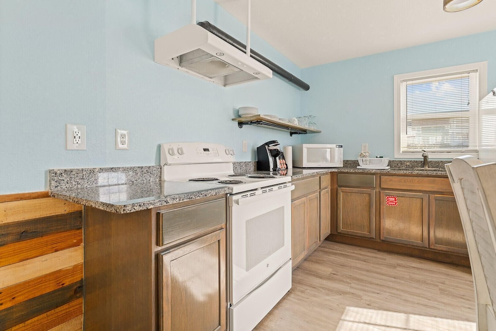Oceanside Court By Kees Vacations 9/65