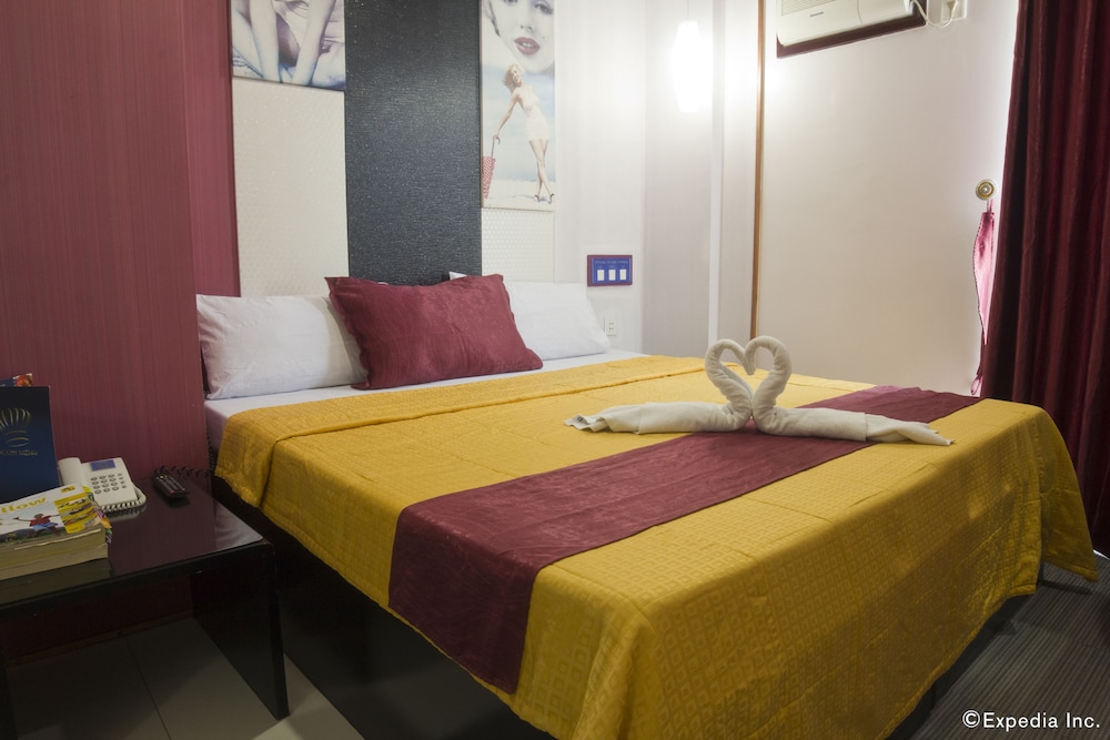 Icon Hotel North Edsa 18/65