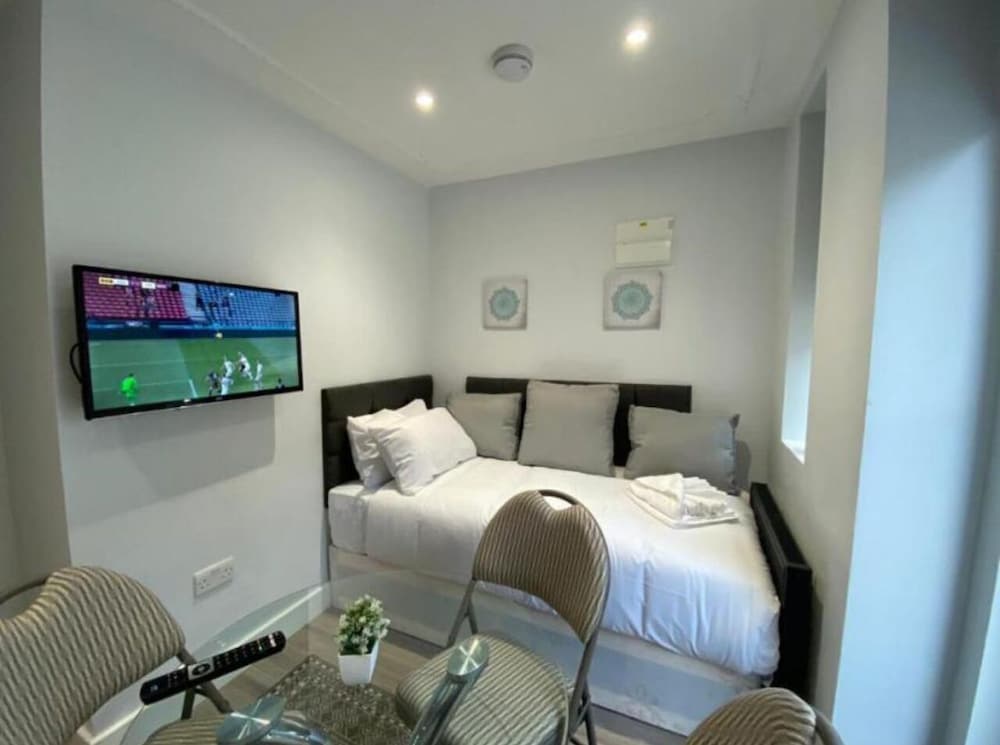 LONDON PLAZA SERVICED APARTMENTS 17/52