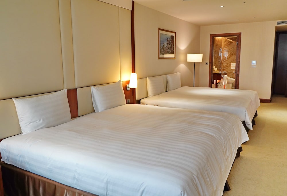 Deluxe, Quadruple, 2 Queen Beds