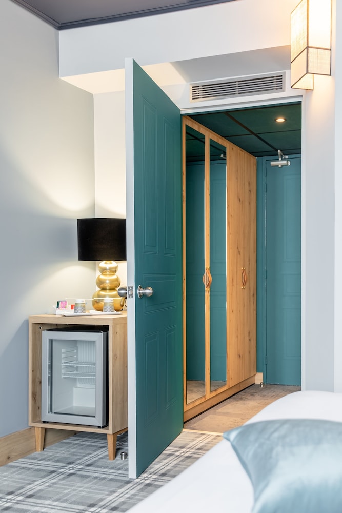Mercure Lyon Est Villefontaine 4/64
