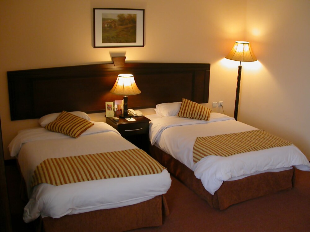 Al Fanar Palace Hotel 6/23