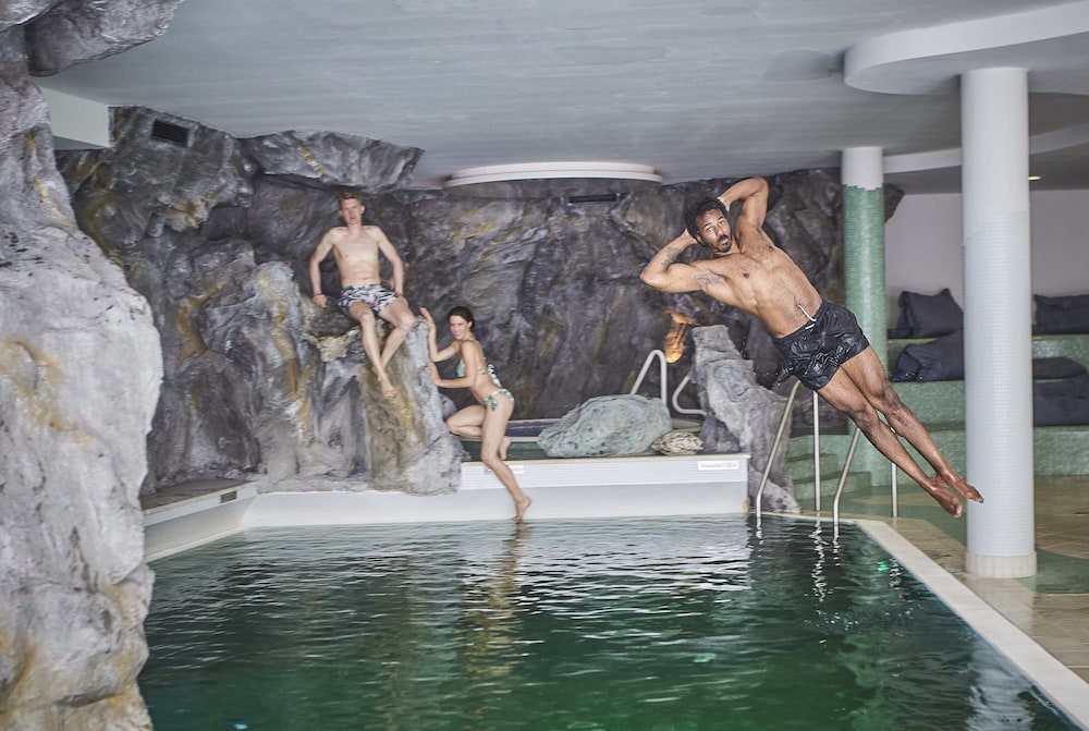 HOTEL SAALBACHER HOF 35/73