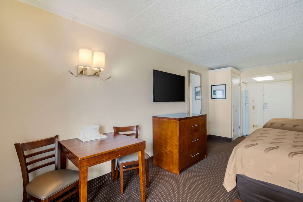 Quality Inn & Suites Ocean City Fenwick 27/52