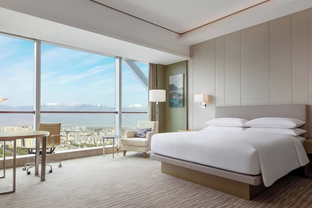 1 Bedroom, Cloud, Club, Suite, King Bed