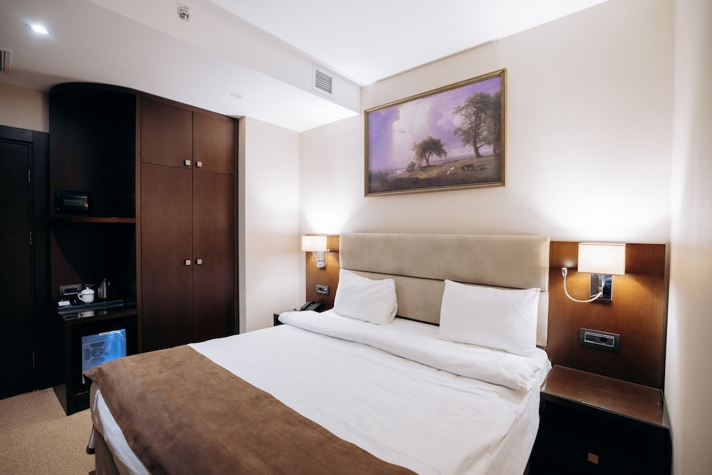 2 BEDROOMS, ECONOMY, 2 BATHROOMS