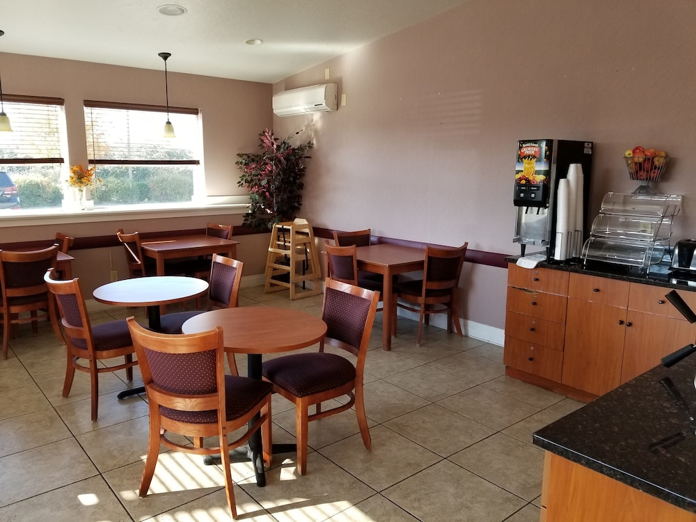 Super 8 by Wyndham Bellingham Airport/Ferndale WA 48/57