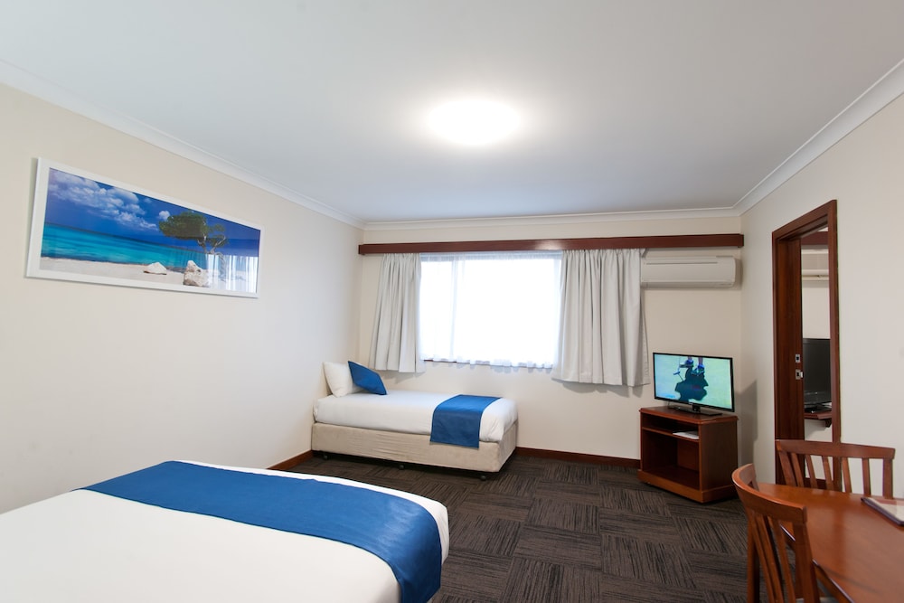 Admiral Motel Bunbury 10/59