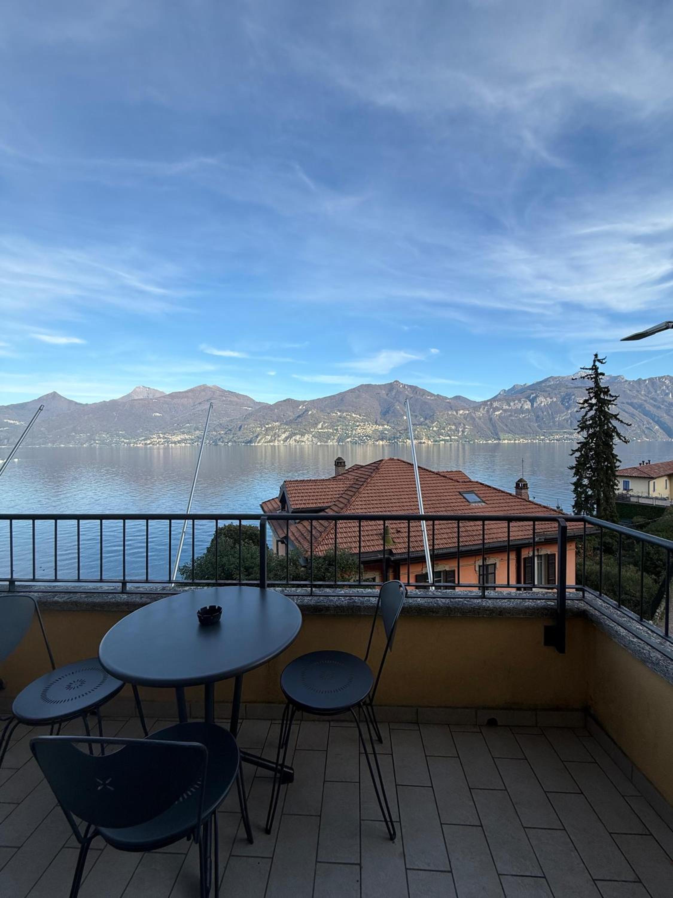 Lake Como Hostel 19/24