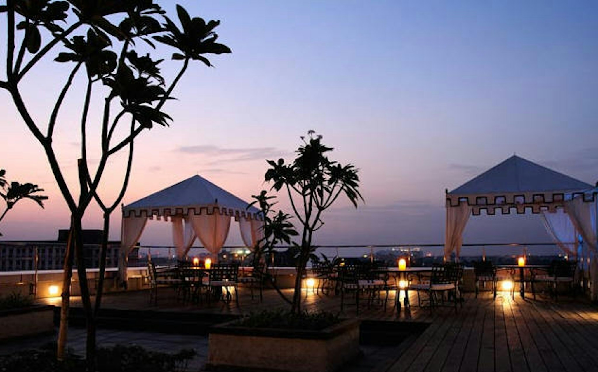 TAJ CLUB HOUSE 48/50