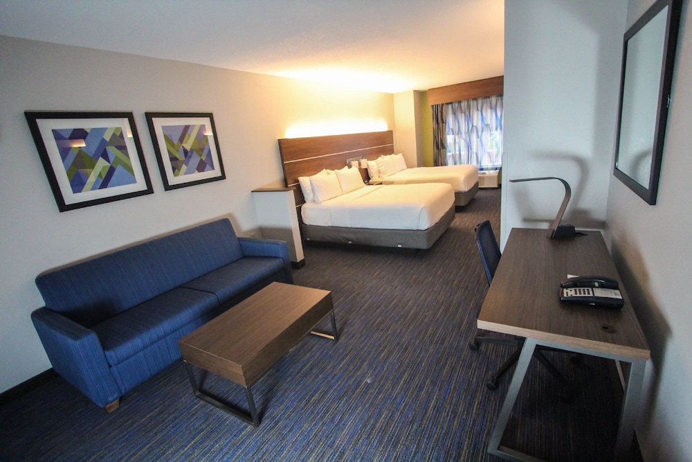 Holiday Inn Express Hotel And Suites Charleston North 40/56