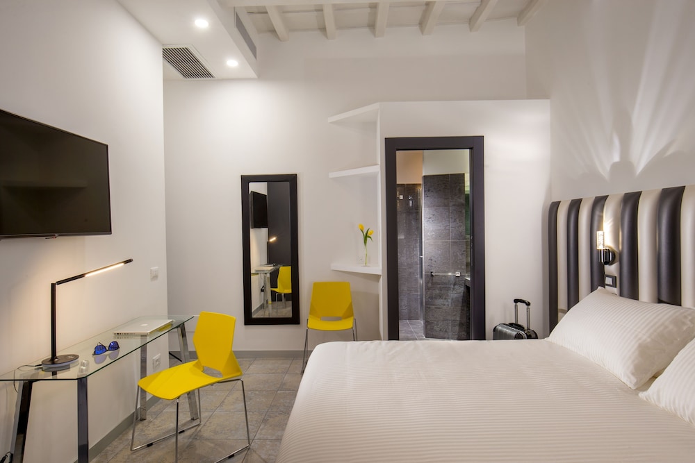 GCF Luxury Suites Guest House 27/70
