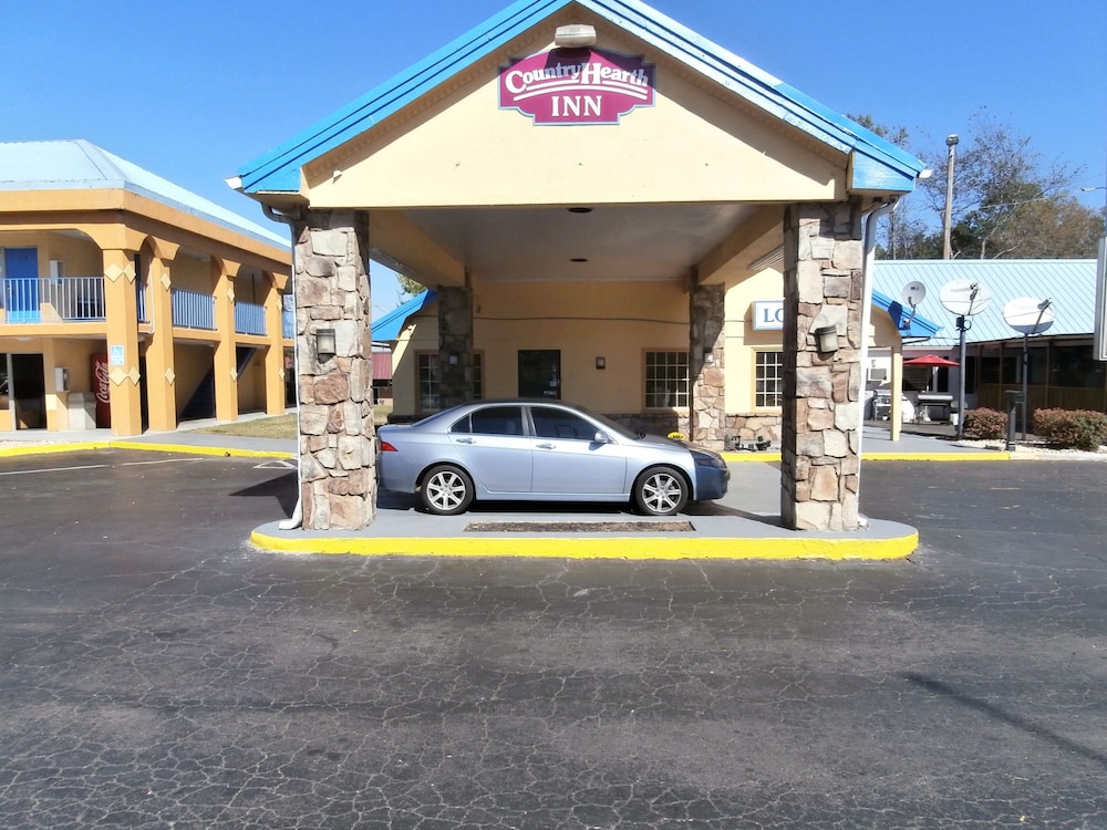 Country Hearth Inn and Suites Cartersville 9/34