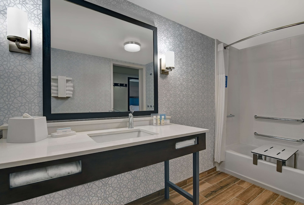 Hampton Inn Charleston Mount Pleasant Patriots Point 24/50