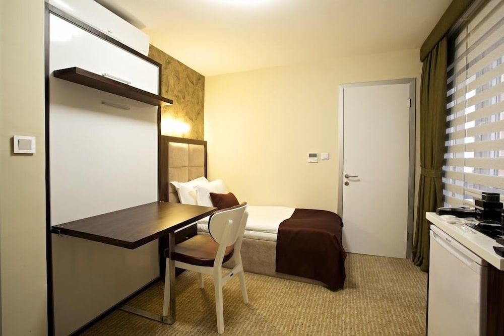 End Glory Hotel 27/49