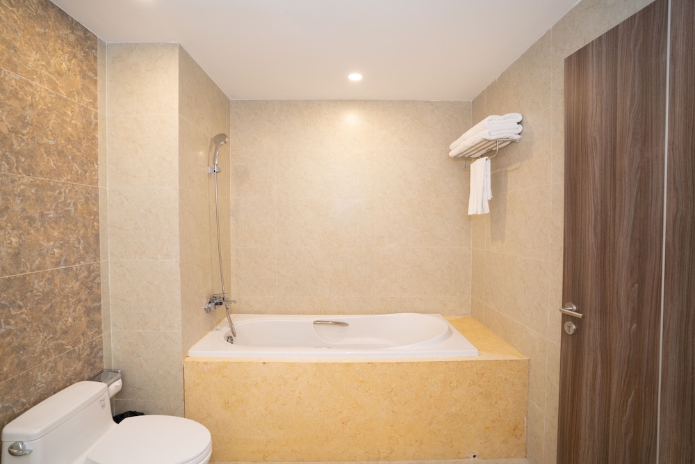 Navy Hotel Cam Ranh 46/50