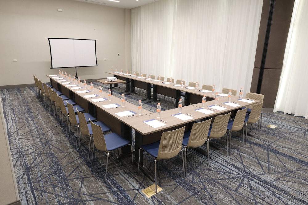 Holiday Inn Express And Suites Monterrey Sendero, San Nicolas de los Garza 40/50