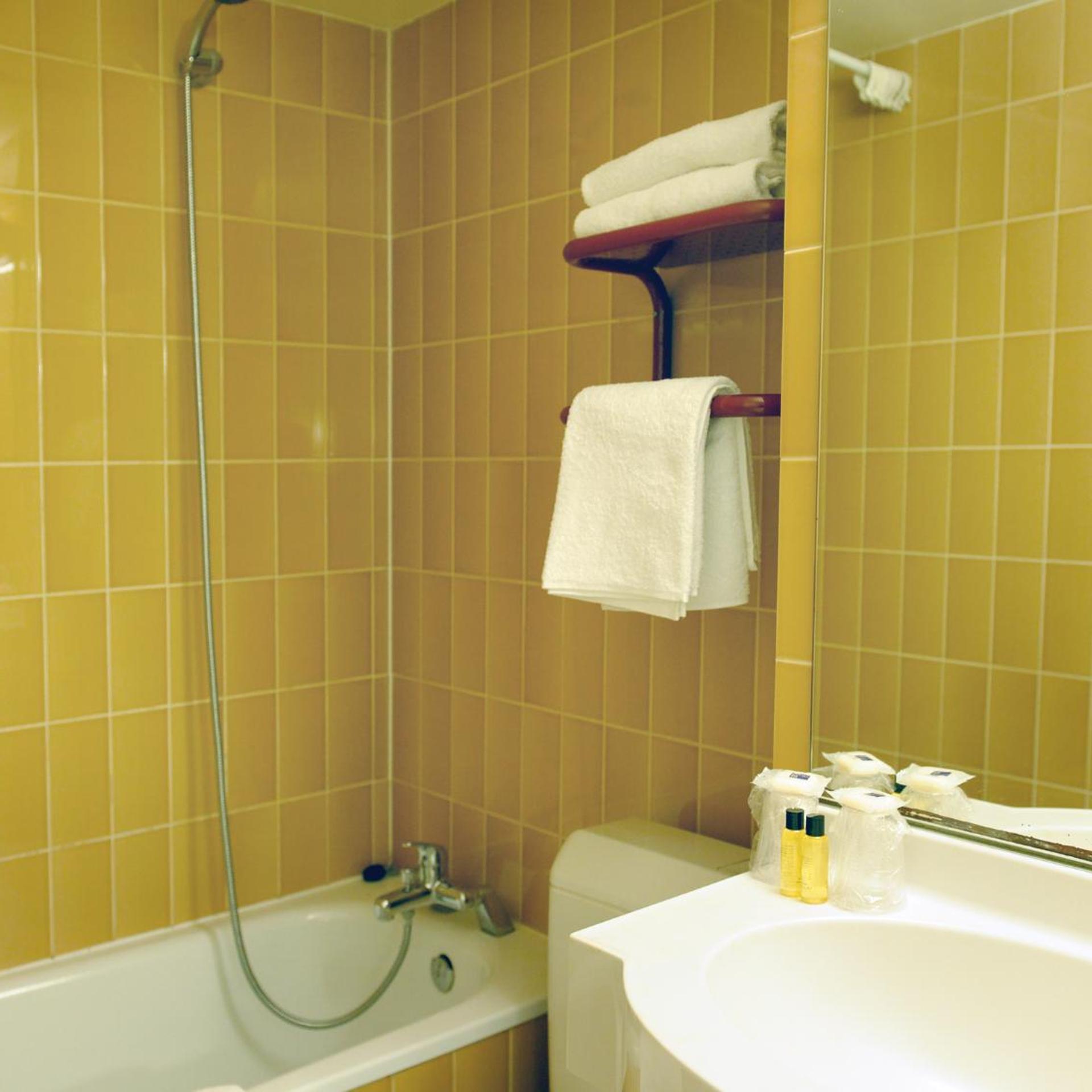 NEW HOTEL SAINT LAZARE 45/45