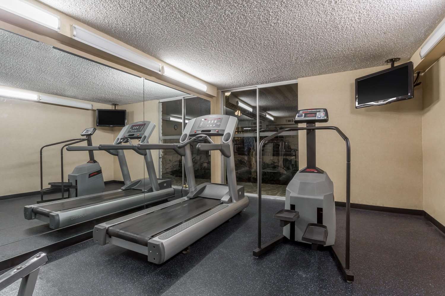 Wyndham Garden Fresno Yosemite Airport 24/45