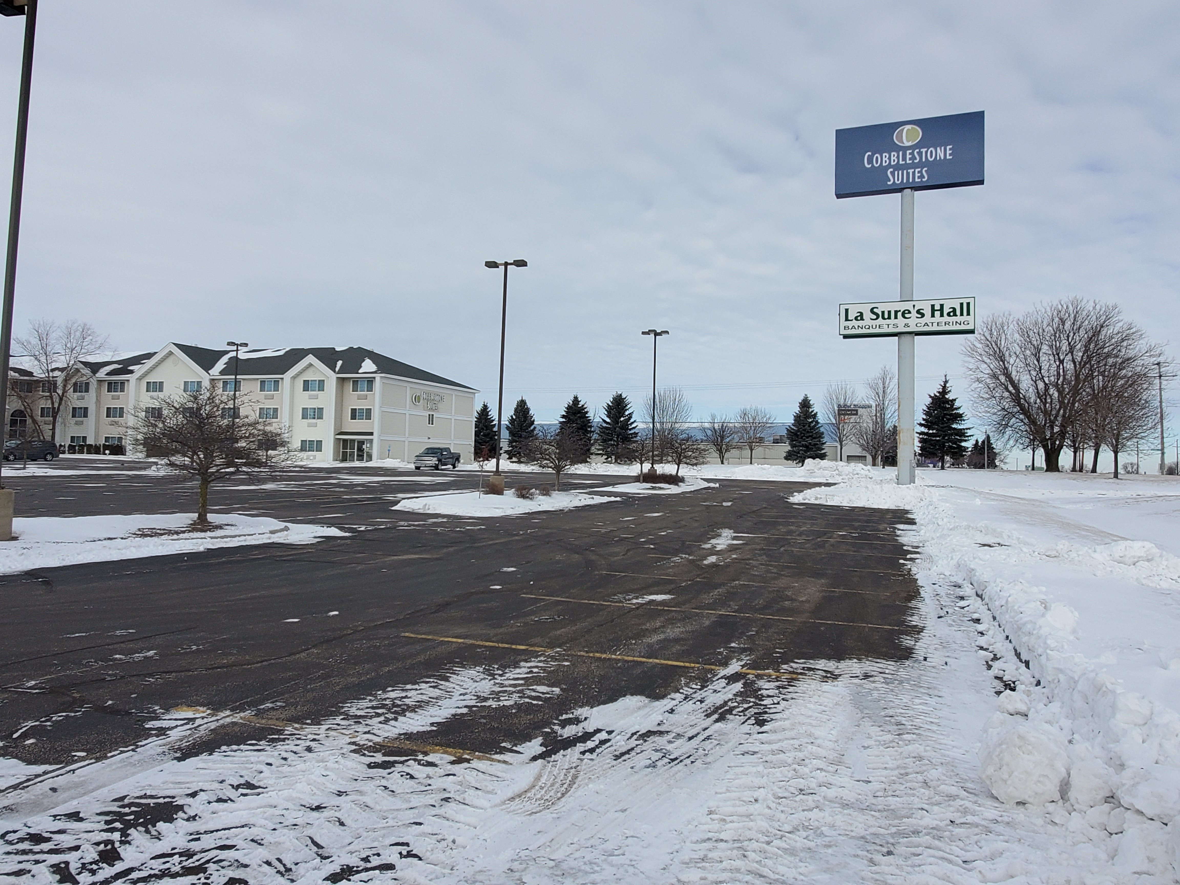 Cobblestone Suites Oshkosh 70/75