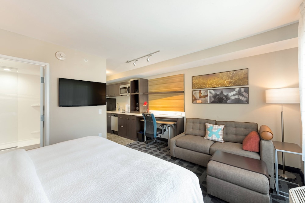 TownePlace Suites by Marriott Greensboro Coliseum Area 15/41