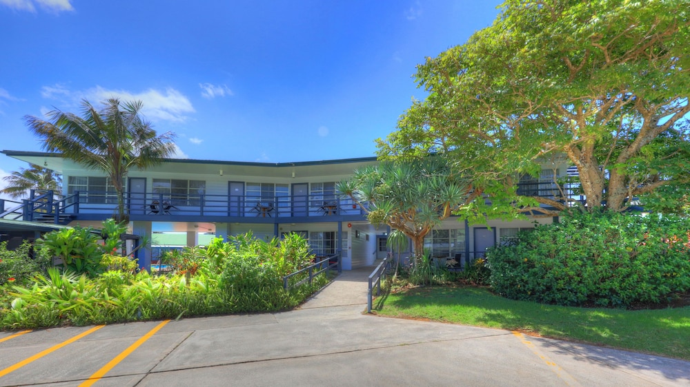 Paradise Hotel And Resort 56/68