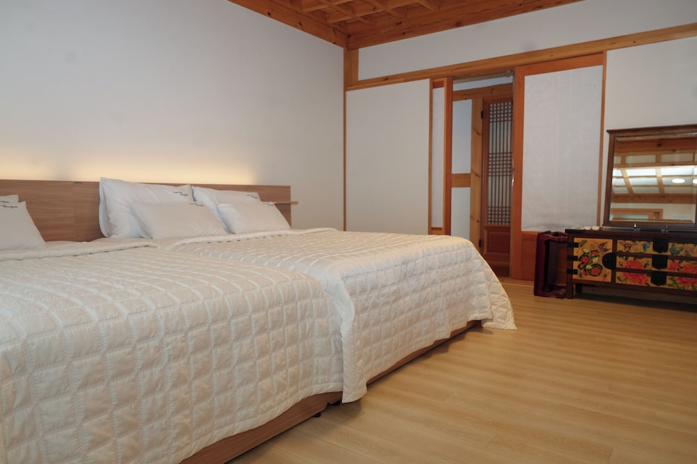Wiyeonjae Hanok Stay 10/49